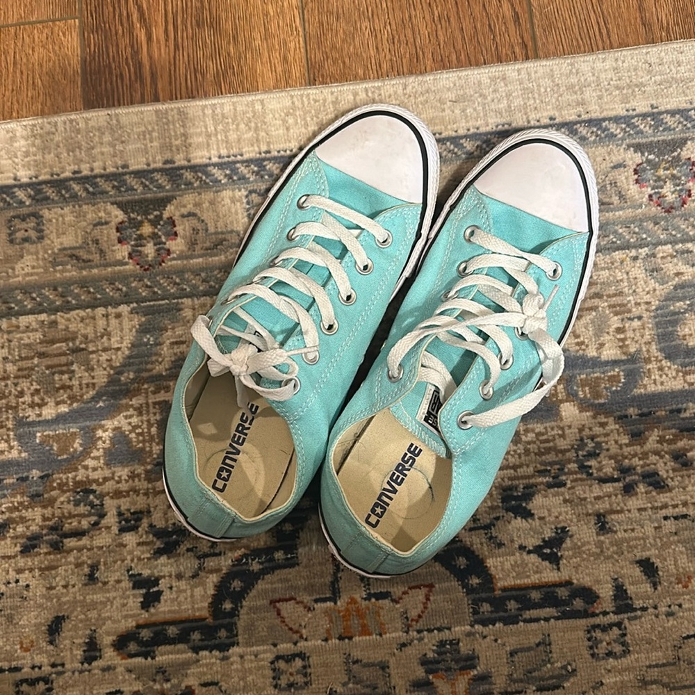Worn once women’s converse size 10